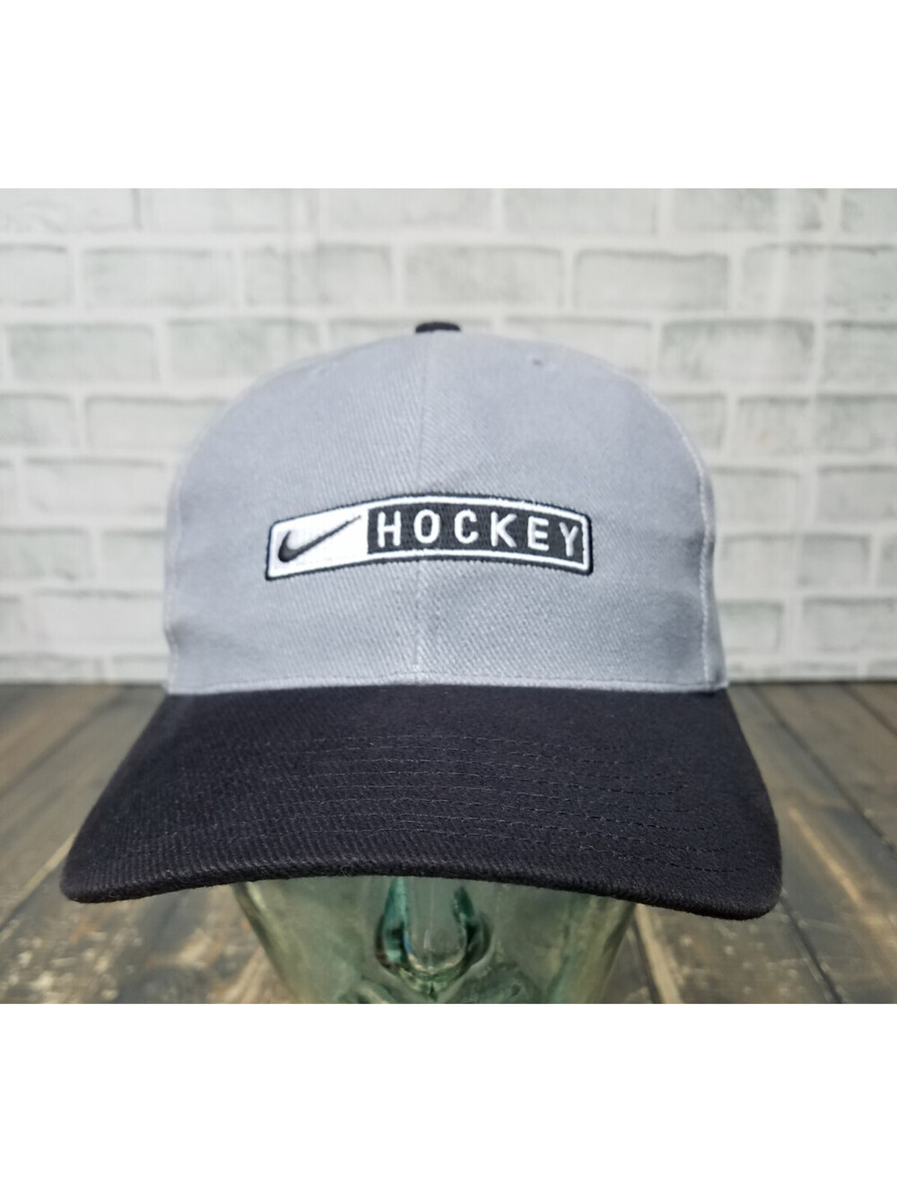Vintage NIKE Swoosh GRAY / BLACK - Snapback - Made in Taiwan
